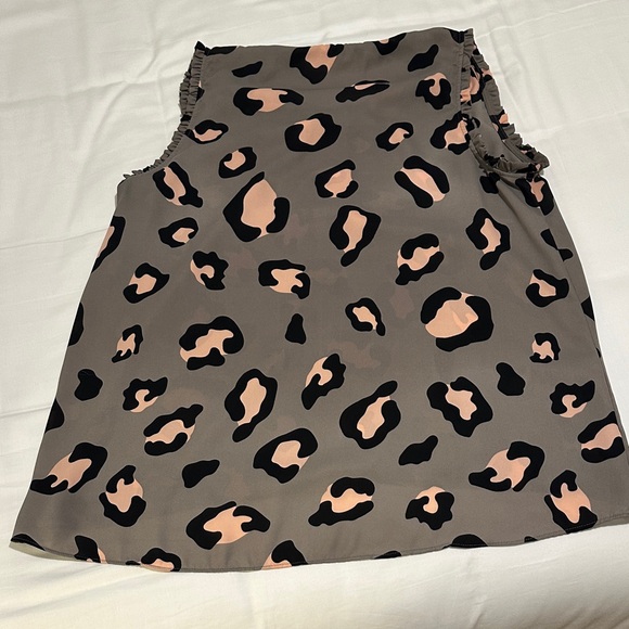 Leopard Print Sleeveless Top - Picture 3 of 3